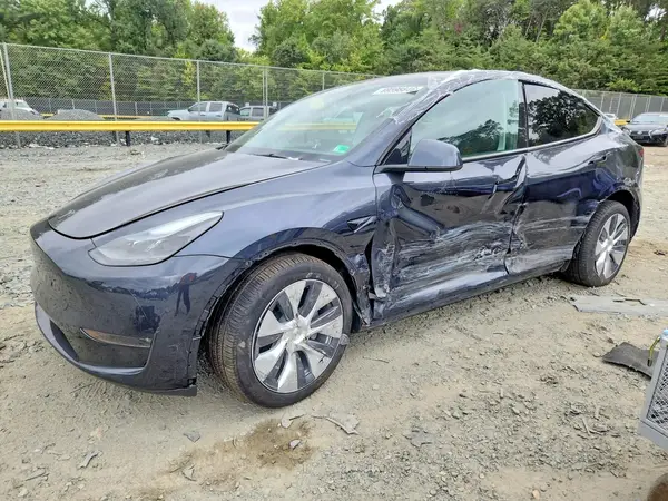 7SAYGDEE3RA275936 Tesla Model Y 2024 — uszkodzenie Bok, zdjęcie przed naprawą