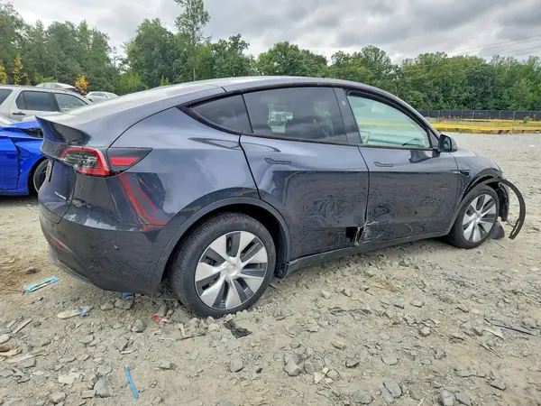 7SAYGDEE3RA275936 — 2024 Tesla Model Y, zdjęcie 3 z Copart, Bok