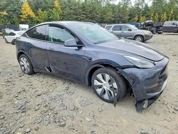7SAYGDEE3RA275936 — 2024 Tesla Model Y, zdjęcie 4 z Copart, Bok