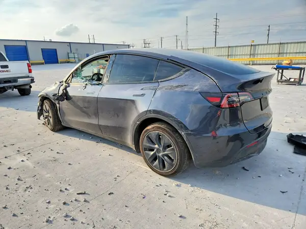 7SAYGDEE1RA253319 — 2024 Tesla Model Y, zdjęcie 2 z Copart, Przód