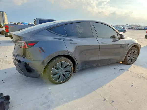 7SAYGDEE1RA253319 — 2024 Tesla Model Y, zdjęcie 3 z Copart, Przód