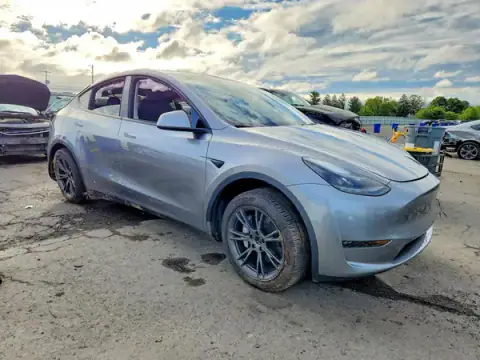7SAYGDEE7RA299253 — 2024 Tesla Model Y, zdjęcie 4 z Copart, Bok