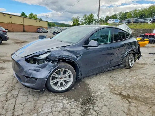 7SAYGDEE7RA222060 Tesla Model Y 2024 — Front end damage, before-repair photo