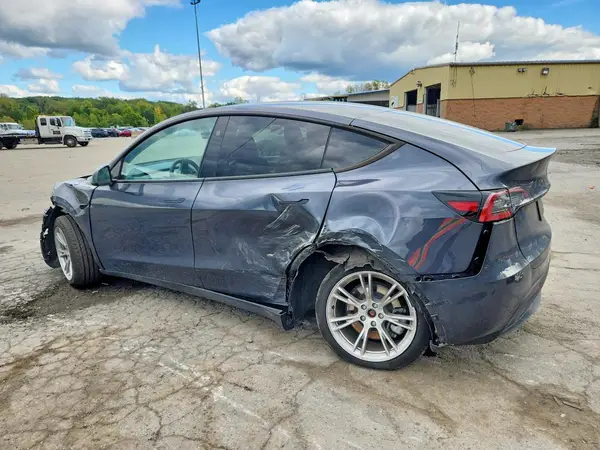 7SAYGDEE7RA222060 — 2024 Tesla Model Y, photo 2 from Copart, Front end