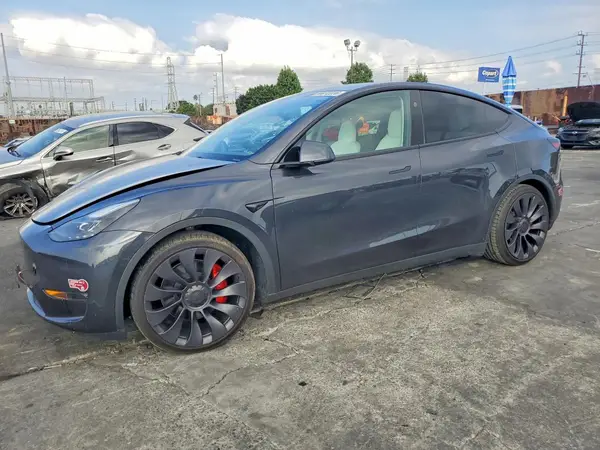7SAYGDEF0RF053284 Tesla Model Y 2024 — დაზიანება წინა ნაწილი, ფოტო შეკეთებამდე