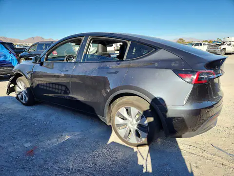 2024 Tesla Model Y VIN 7SAYGDEE7RF991046 фото 2