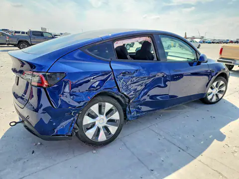 2024 TESLA MODEL Y VIN 7SAYGDEE5RA269085 фото 3