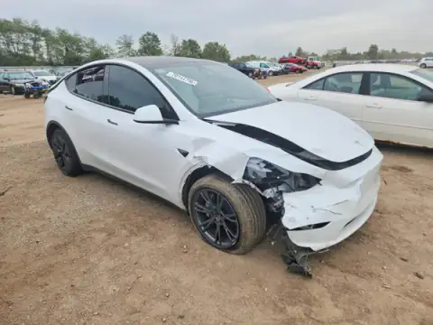 7SAYGDEE6RF164512 — 2024 Tesla Model Y, zdjęcie 4 z Copart, Przód