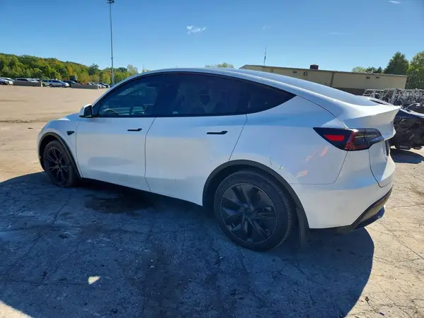 7SAYGDEE1RF202731 — 2024 Tesla Model Y, photo 2 from Copart, Front end