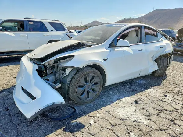 7SAYGDED4RF105675 — 2024 Tesla Model Y, Передняя часть (Front End), фото до ремонта