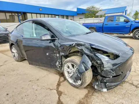 7SAYGDEE9RA225784 — 2024 Tesla Model Y, foto 4 de Copart, Parte delantera