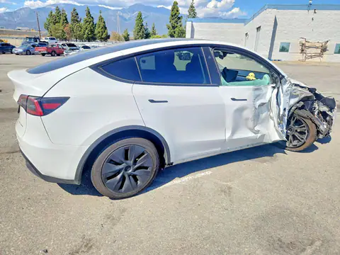 7SAYGDEE8RF114582 — 2024 Tesla Model Y, ფოტო 3, Copart 27.10.2026, დაზიანება ყველა მხრიდან