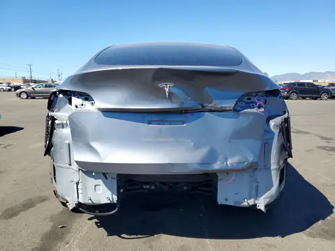 7SAYGDED7RF201784 — 2024 Tesla Model Y, Tył, zdjęć przed naprawą