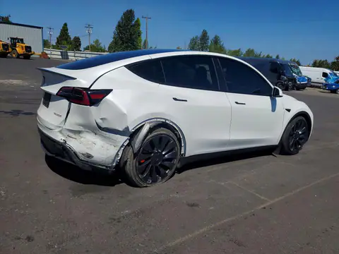 7SAYGDEF8SF232338 — 2025 Tesla Model Y, zdjęcie 3 z Copart 28.10.2026, Tył