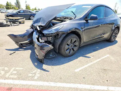 7SAYGDED3SF224789 — 2025 Tesla Model Y, Parte delantera (Front End), fotos antes de reparar