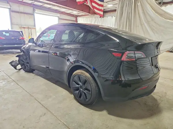 7SAYGDEE2SF297905 — 2025 Tesla Model Y, фото 2 с аукциона Copart, Передняя часть