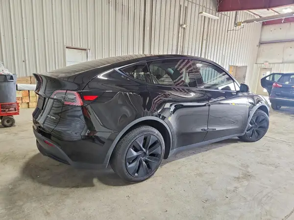 7SAYGDEE2SF297905 — 2025 Tesla Model Y, фото 3 с аукциона Copart, Передняя часть