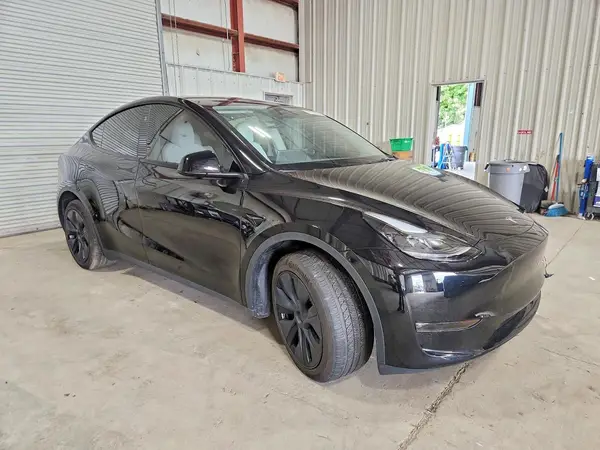 7SAYGDEE2SF297905 — 2025 Tesla Model Y, фото 4 с аукциона Copart, Передняя часть