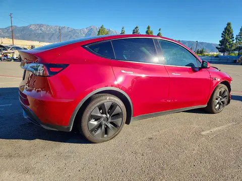 7SAYGDED8SF304637 — 2025 Tesla Model Y, photo 3 from Copart 27.10.2026, Front end