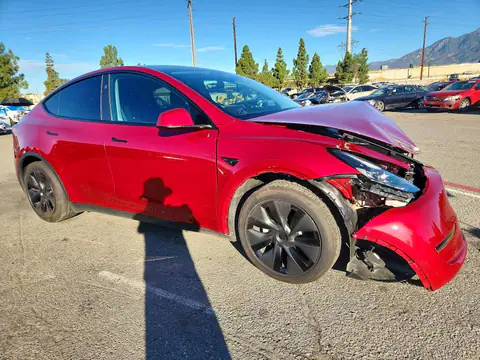 7SAYGDED8SF304637 — 2025 Tesla Model Y, photo 4 from Copart 27.10.2026, Front end