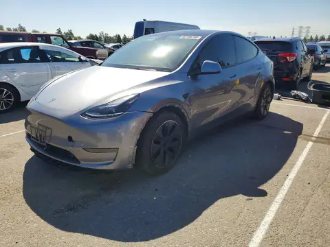 7SAYGDED0SF231067 — 2025 Tesla Model Y, Parte delantera (Front End), fotos antes de reparar