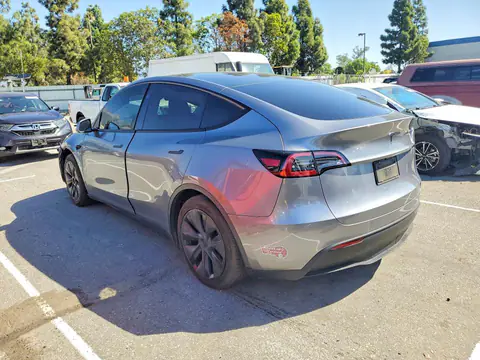 7SAYGDED0SF231067 — 2025 Tesla Model Y, zdjęcie 2 z Copart 22.10.2026, Przód