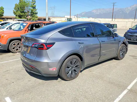 7SAYGDED0SF231067 — 2025 Tesla Model Y, zdjęcie 3 z Copart 22.10.2026, Przód