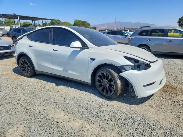 7SAYGDED5SF313232 — 2025 Tesla Model Y, photo 4 from Copart, Front end