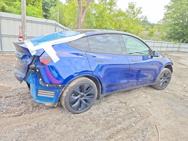 7SAYGDEEXSA337905 — 2025 Tesla Model Y, zdjęcie 3 z Copart 05.10.2026, Przód