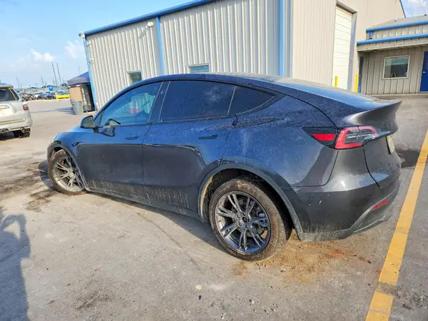 7SAYGDEDXSF227236 — 2025 Tesla Model Y, фото 2 с аукциона Copart, Передняя часть