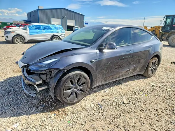 7SAYGDEE3SF294754 Tesla Model Y 2025 — uszkodzenie Przód, zdjęcie przed naprawą