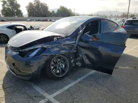 7SAYGDEE7SF233102 — 2025 Tesla Model Y, Передня частина (Front End), фото до ремонту