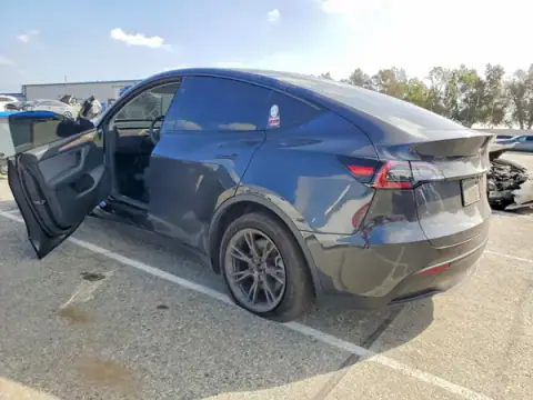 7SAYGDEE7SF233102 — 2025 Tesla Model Y, foto 2 de Copart, Parte delantera