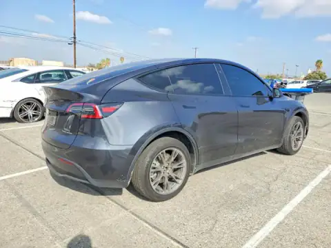 7SAYGDEE7SF233102 — 2025 Tesla Model Y, foto 3 de Copart, Parte delantera