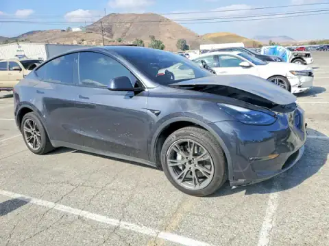 7SAYGDEE7SF233102 — 2025 Tesla Model Y, foto 4 de Copart, Parte delantera