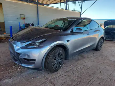 7SAYGDED5SF320164 — 2025 Tesla Model Y, Przód (Front End), zdjęć przed naprawą