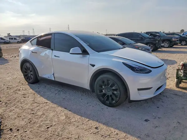 7SAYGDED2SA376432 — 2025 Tesla Model Y, фото 4 с аукциона Copart, Боковая часть