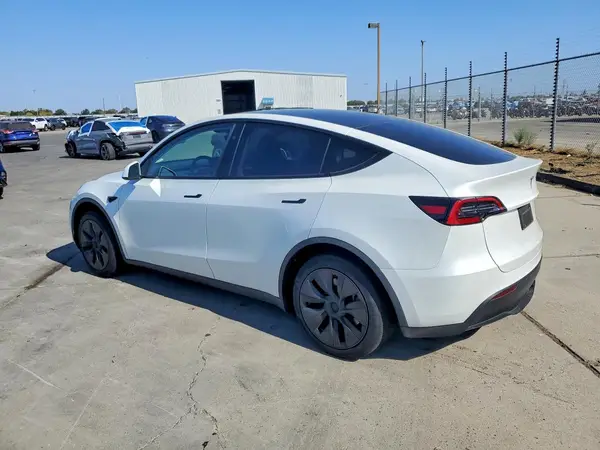 7SAYGDEE9SF217032 — 2025 Tesla Model Y, фото 2 с аукциона Copart 28.09.2026, Боковая часть