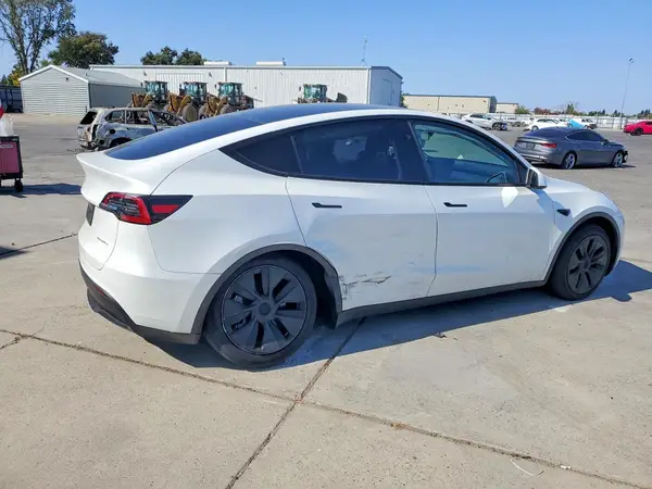 7SAYGDEE9SF217032 — 2025 Tesla Model Y, фото 3 с аукциона Copart 28.09.2026, Боковая часть