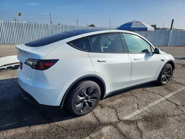 7SAYGDED7SF227632 — 2025 Tesla Model Y, photo 3 from Copart, Front end