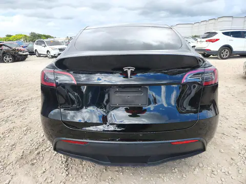 7SAYGDED3SF272065 — 2025 Tesla Model Y, Parte delantera, fotos antes de reparar