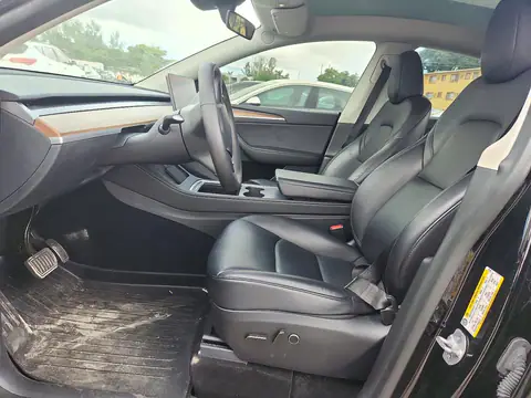 7SAYGDED3SF272065 — 2025 Tesla Model Y, Parte delantera, fotos antes de reparar