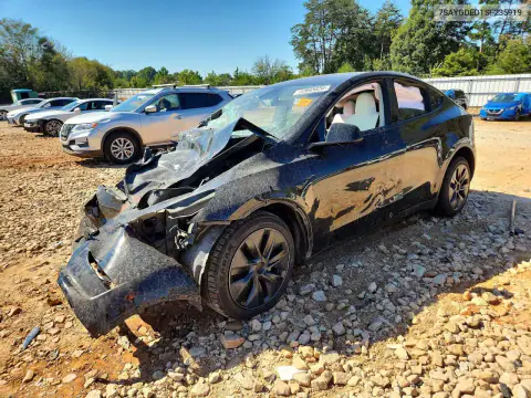 7SAYGDED1SF235919 — 2025 Tesla Model Y, Передня частина, фото до ремонту