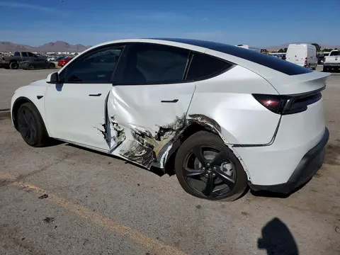 2026 Tesla Model Y VIN 7SAYGDED5TF413834 фото 2