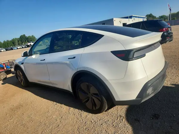 XP7YGDEE9TB728673 — 2026 Tesla Model Y, photo 2 from Copart 29.09.2026, Undercarriage damage