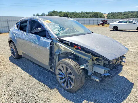2026 Tesla Model Y VIN 7SAYGDEE8TF597126 фото 4