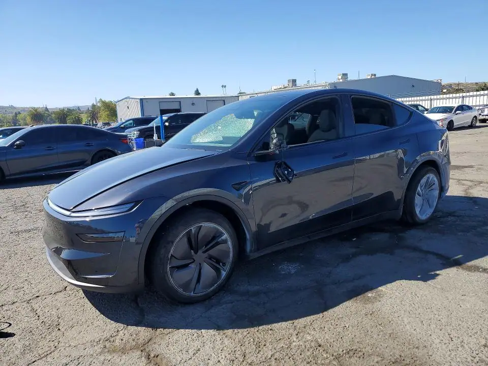 7SAYGDEE2TF640519 Tesla Model Y 2026 — повреждение Боковая часть, фото до ремонта