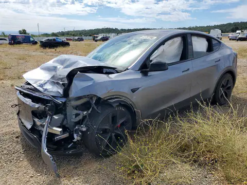 7SAYGDET1TA671076 — 2026 Tesla Model Y, Parte delantera (Front End), fotos antes de reparar
