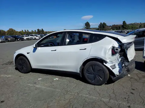 2026 Tesla Model Y VIN 7SAYGDED0TF538465 фото 2