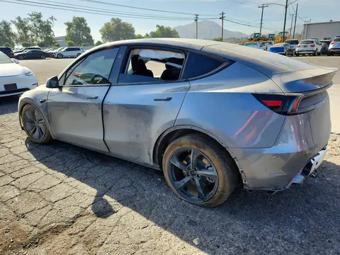 2026 Tesla Model Y VIN 7SAYGDEE8TF368655 фото 2